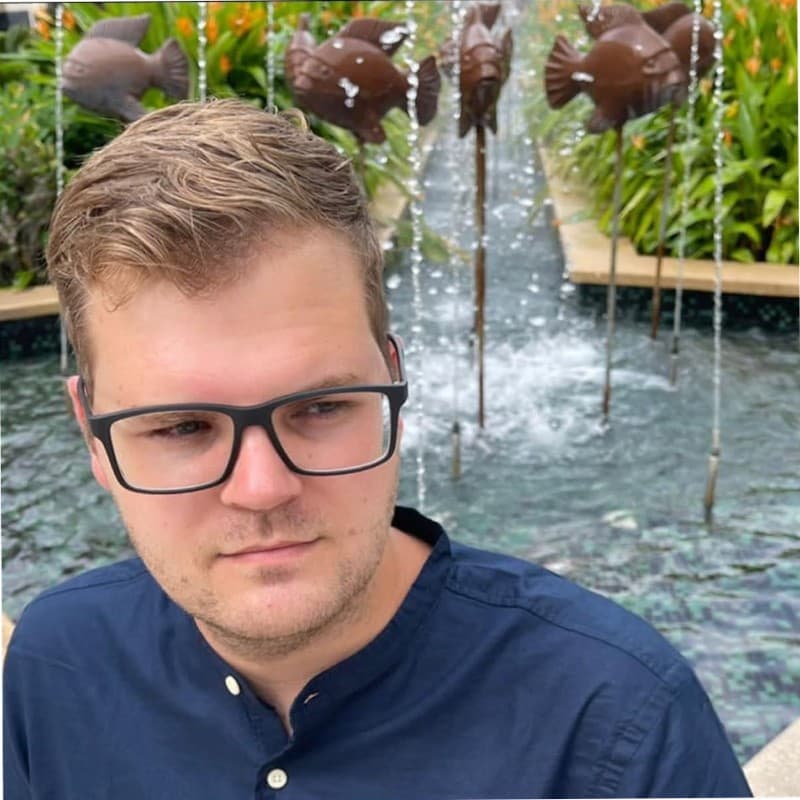 Wolfgang - Senior Market Analyst